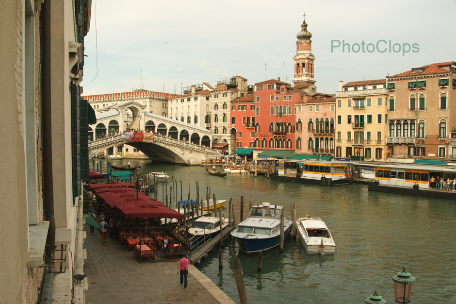 Ponte Rialto Over The Canal Grande